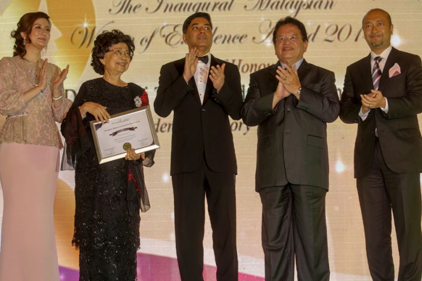 (From left) Datin Shairin Sharif, Tun Dr Siti Hasmah, Datuk Idrus Mohd Satha, Tengku Adnan and  Datuk Seri Mukhriz Mahathir pose for a group picture at the inaugural Women of Excellence Award Dinner, November 11, 2014. u00e2u20acu201d Picture by Choo Choy May