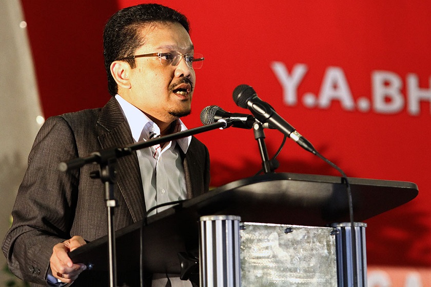PPMM President, Datuk Zainul Rijal Abu Bakar speaks at the National Unity Convention at Pusat Islam Malaysia in Kuala Lumpur, November 23, 2014. u00e2u20acu201d Picture by Yusof Mat Isa