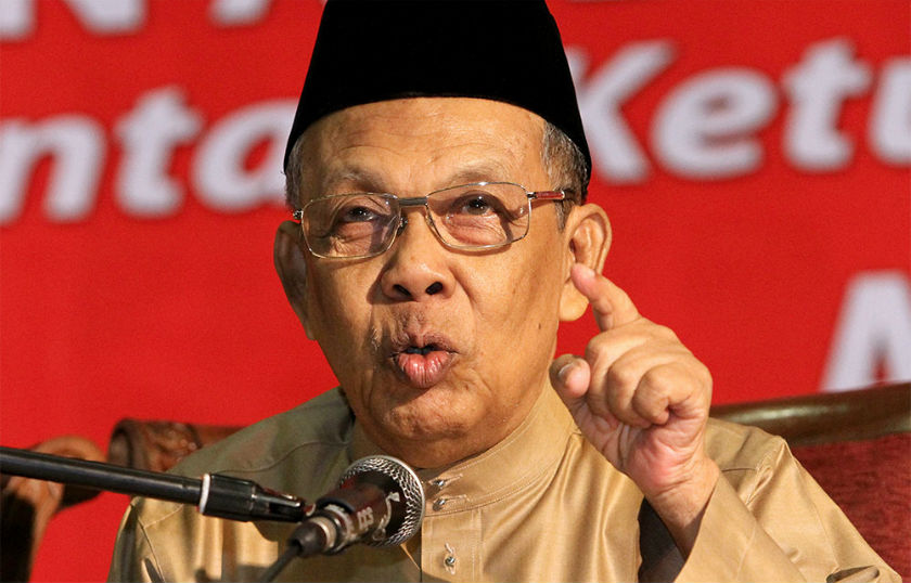 Former Chief Justice of Malaysia, Tun Abdul Hamid Mohamad gives a speech during Konvensyen Perpaduan Nasional at Pusat Islam Malaysia in Kuala Lumpur, November 23, 2014. u00e2u20acu201d Picture by Yusof Mat Isa