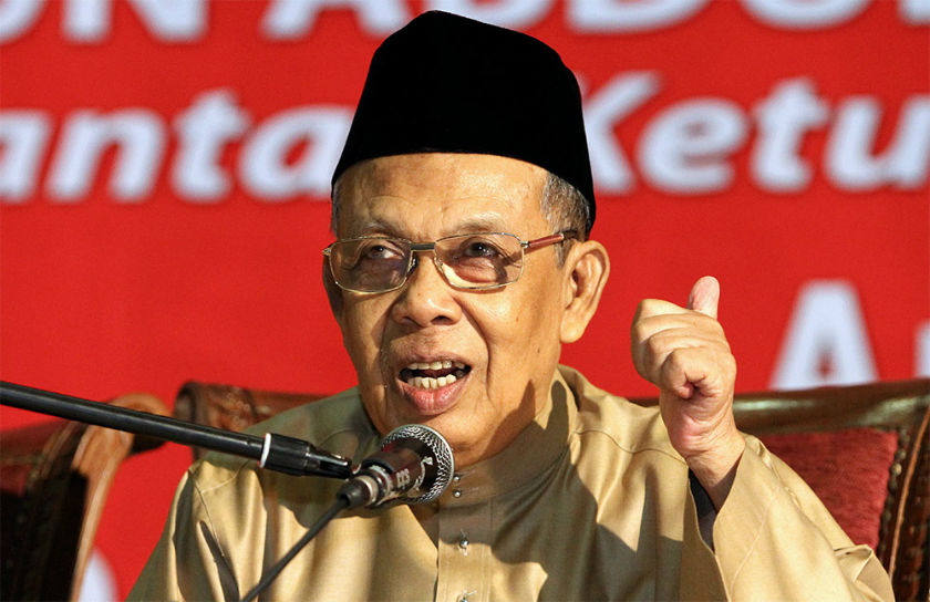 Former Chief Justice of Malaysia, Tun Abdul Hamid Mohamad gives a speech during Konvensyen Perpaduan Nasional at Pusat Islam Malaysia in Kuala Lumpur, November 23, 2014. u00e2u20acu201d Picture by Yusof Mat Isa