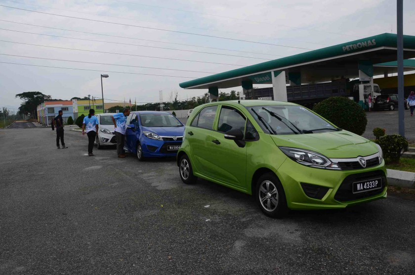 The first of the Irizs to arrive at Gopeng, Perak, during the 700-kilometre media drive. 