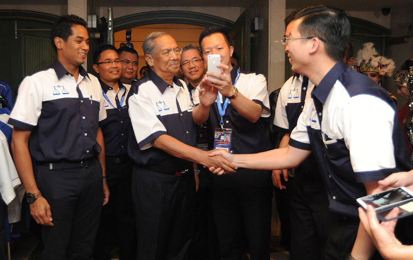 Sarawak Chief Minister Tan Sri Adenan Satem shaking hands with members of Barisan Nasional at the BN Youth Retreat ceremony in Kuching November 21, 2014. u00e2u20acu201d Bernama pic