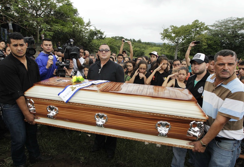 Friends and family members carry the coffin of Maria Jose Alvarado at the cemetery in Santa Barbara November 20, 2014. u00e2u20acu201d Reuters pic