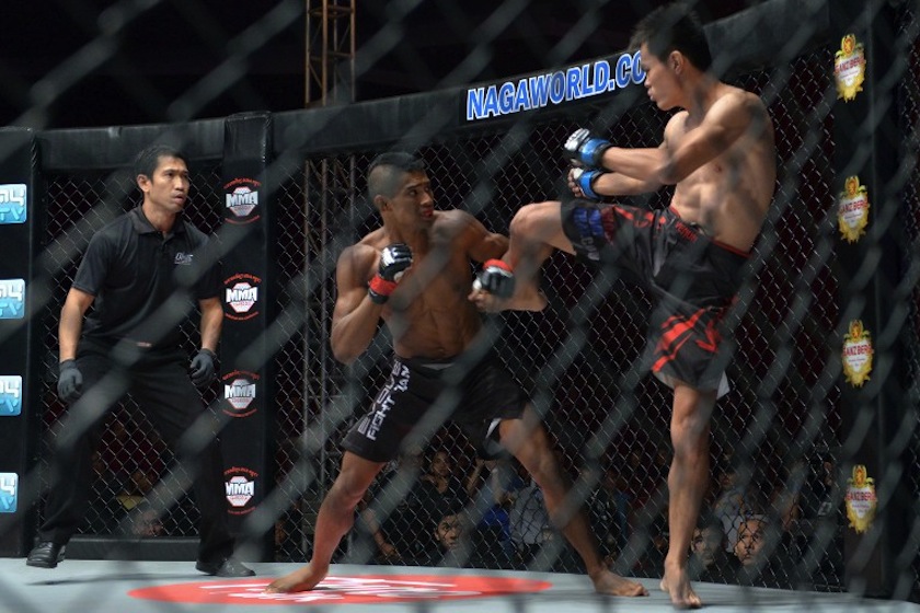 Malaysian cage fighter Jian Kai Chee (right) competes against Singaporean cage fighter Amir Khan during the One Fighting Championship (One FC) world sports event in Phnom Penh on September 12, 2014. u00e2u20acu201d AFP pic