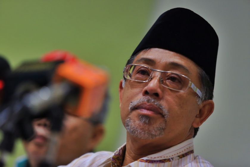 Cuepacs president Datuk Azih Muda speaks at the National Unity Convention at the Sultan Sulaiman Club in Kampung Baru, November 21, 2014. u00e2u20acu2022 Picture by Saw Siow Feng