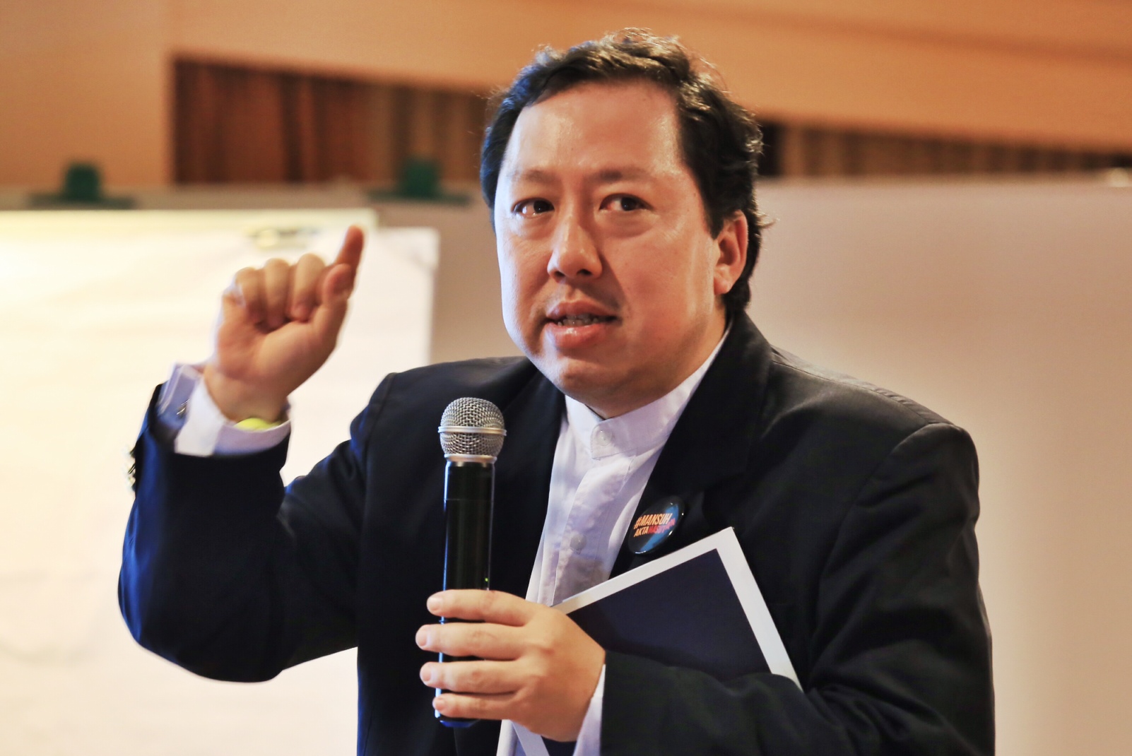 Andrew Khoo speaks at the u00e2u20acu02dcGE13: Clean and Fair?u00e2u20acu2122 Bersih Forum, Kuala Lumpur, November 5, 2014. u00e2u20acu2022 Picture by Saw Siow Fengnn