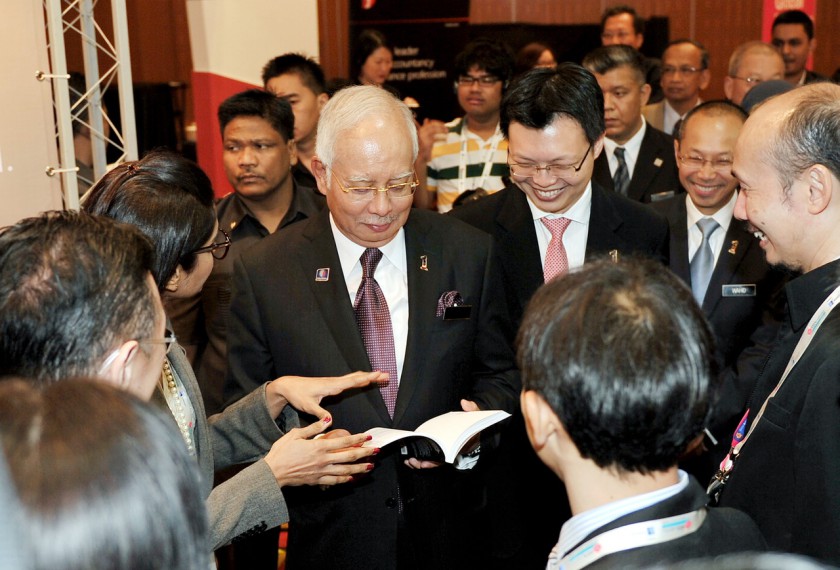 Deputy Finance Minister II Datuk Chua Tee Yong (third right) is seen with Prime Minister Datuk Seri Najib Tun Razak attending the MIA Conference 2014, in Kuala Lumpur, November 4, 2014. u00e2u20acu201d Bernama pic