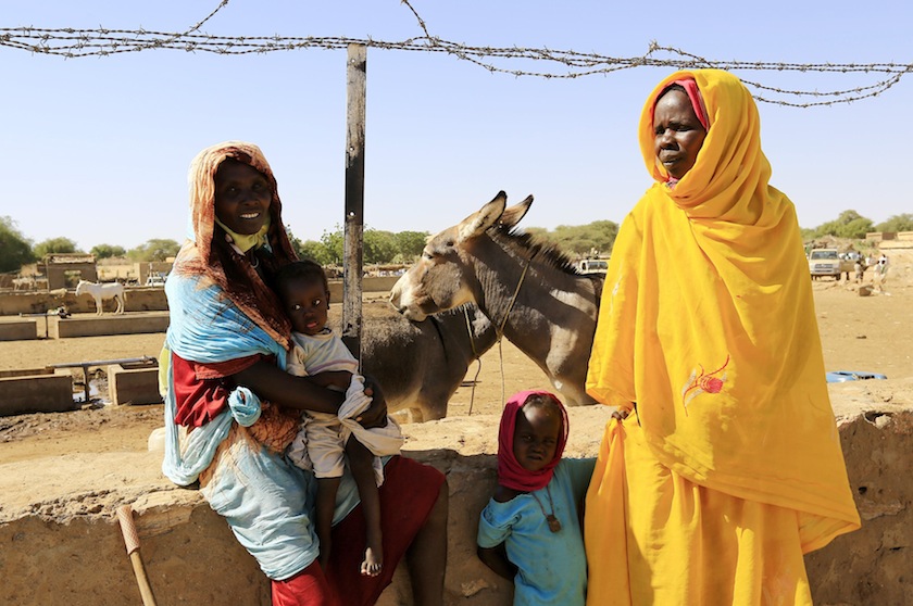 Women wait to get water at Tabit village in North Darfur November 20, 2014. u00e2u20acu201d Reuters pic