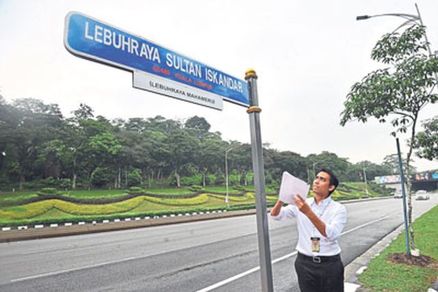 The new road sign for what was known as Lebuhraya Mahameru is seen. u00e2u20acu201d Malay Mail picture
