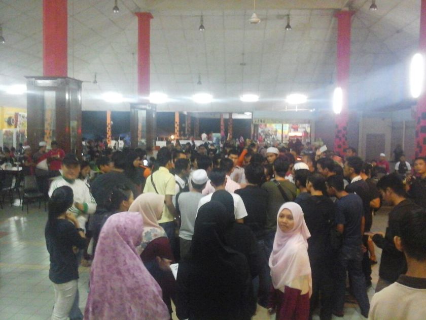 Fahmi and other student activists meeting with University Malaysia Sabah students at the food complex in one of the university's residential dormitories. u00e2u20acu201d Pix courtesy of Fahmi Zainol