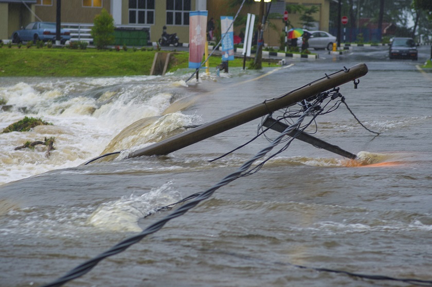The entrance to Universiti Malaysia Terengganu (UMT) was closed due to calamity as floods hit the campus grounds while floods worsen in Terengganu, November 20, 2014. u00e2u20acu201d Bernama pic