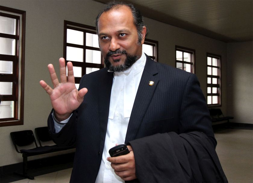 Gobind Singh Deo arrives at the KL High Court, November 5, 2014. u00e2u20acu2022 Picture by Yusof Mat Isa 