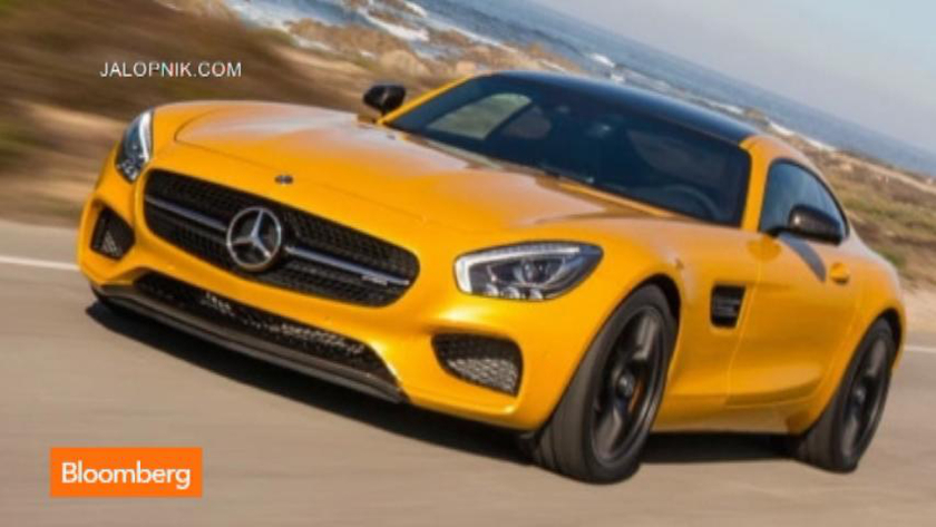 Car makers, including Mercedes, will be featured in the 2014 LA Auto Show. u00e2u20acu201d Bloomberg pic