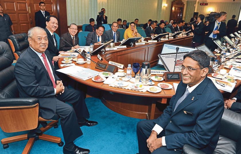 Tan Sri Muhyiddin Yassin (left) and Dr Subramaniam at yesterdayu00e2u20acu2122s National Committee on Dengue meeting at Parliament. u00e2u20acu201d Bernama pic