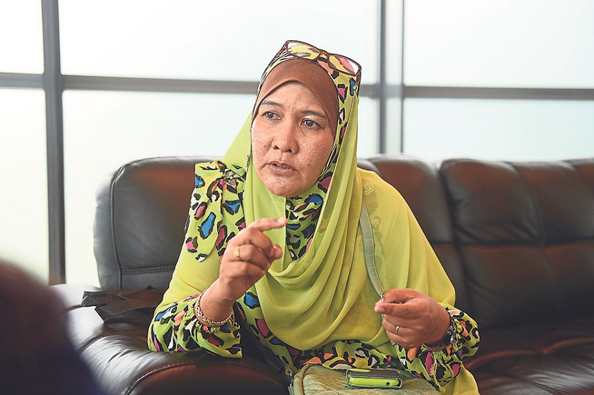 Norlela says she was  more worried about her four children. u00e2u20acu201d Picture by Razak Ghazali