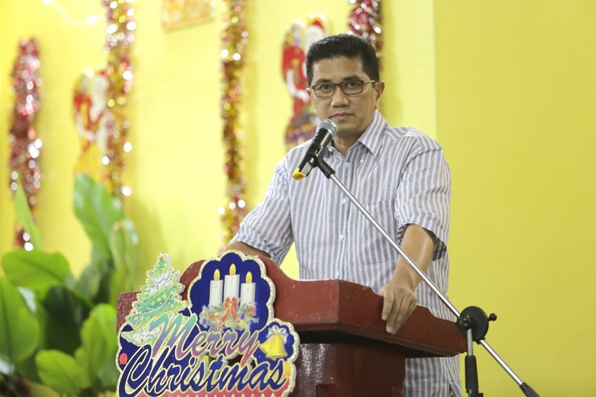 Selangor mentri besar Azmin Ali gives a speech during a Christmas u00e2u20acu02dcopen houseu00e2u20acu2122 event held at Dewan MPK in Klang, on December 5, 2014. u00e2u20acu201d Picture by Choo Choy May 