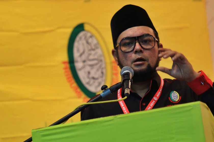 Perkasa Youth wing chief Irwan Fahmi Ideris gives a speech during the Perkasa Youth Wing AGM at Chow Kit, Kuala Lumpur on December 13, 2014. u00e2u20acu201d Picture by Saw Siow Feng