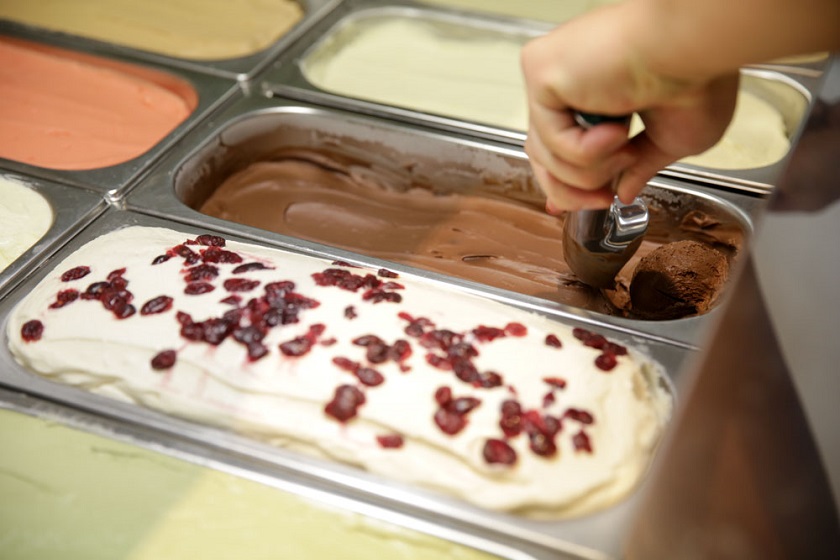 For a decadent treat, try the rich Valrhona chocolate or the XO brandy soaked cranberries. — Picture by Choo Choy May