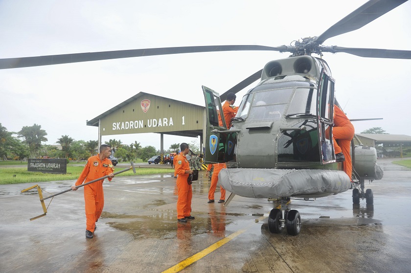 A search and rescue squad from the Indonesian Airforce prepare to depart on a helicopter to take part in the search for the missing Indonesia AirAsia flight QZ8501 in West Kalimantan December 28, 2014. u00e2u20acu201d Reuters pic
