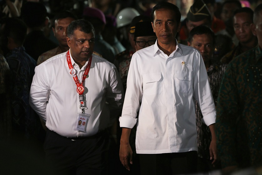 Indonesiau00e2u20acu02dcs President Joko Widodo (right) walks beside AirAsiau00e2u20acu2122s CEO Tony Fernandes after meeting with family members of passengers onboard AirAsia flight QZ8501 in Juanda International Airport, Surabaya December 30, 2014. u00e2u20acu201d Reuters pic