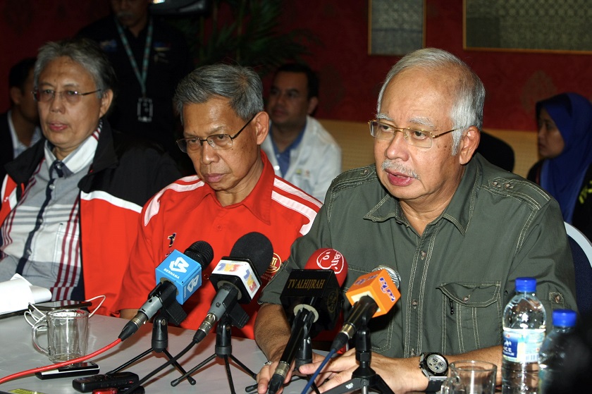 Prime Minister Datuk Seri Najib Tun Razak (right) speak during a press conference after a visit to flood-affected areas in Kuala Krai and Gua Musang, at the Sultan Ismail Petra Airport, December 30, 2014. u00e2u20acu201d Bernama pic