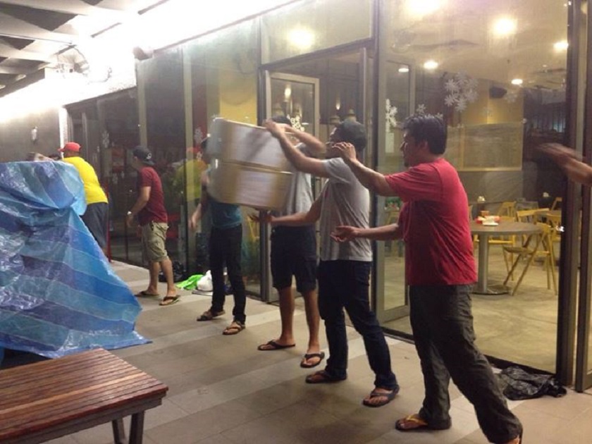 Volunteers under the Free Marketu00e2u20acu2122s flood relief initiative load donated supplies onto a truck, December 27, 2014. u00e2u20acu201d Picture courtesy of Syed Azmi Alhabshi