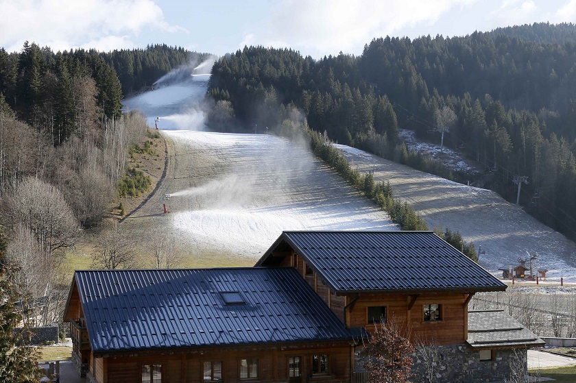 Artificial snow-making machines operate on the grass-covered slopes at the ski station at Les Gets in the French Alps, December 26, 2014. u00e2u20acu201d Reuters pic