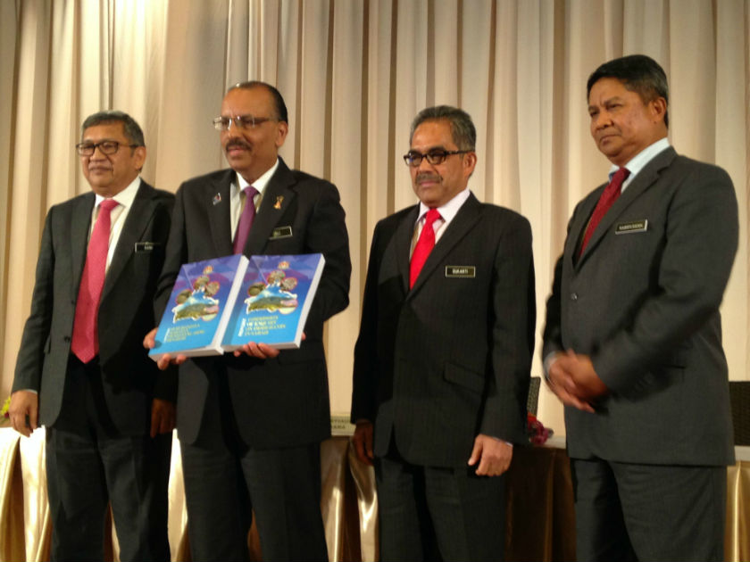 Chief Secretary to the Government Tan Sri Ali Hamsa (second left) with Attorney-General Tan Sri Abdul Gani Patail (left)  are pictured during the release of the RCI report, December 3, 2014, in Kota Kinabalu. u00e2u20acu201d Picture by Julia Chan