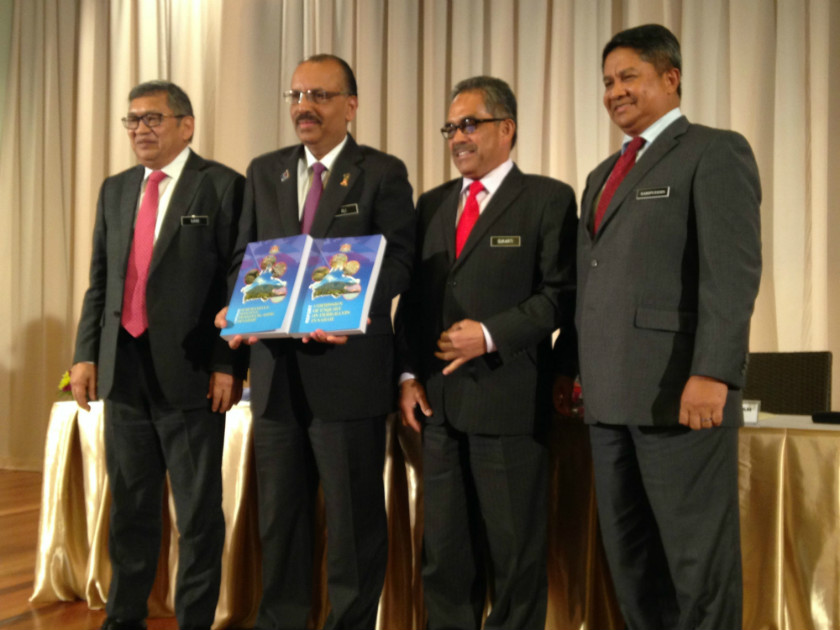 Chief Secretary to the Government Tan Sri Ali Hamsa (second left) with Attorney-General Tan Sri Abdul Gani Patail (left)  are pictured during the release of the RCI report, December 3, 2014, in Kota Kinabalu. u00e2u20acu201d Picture by Julia Chan