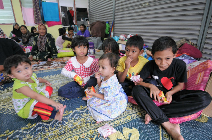 Children eating snacks at the SK Sayong school temporary shelter, Kuala Kangsar, Perak. December 26, 2014. u00e2u20acu201d Picture by K.E. Ooi