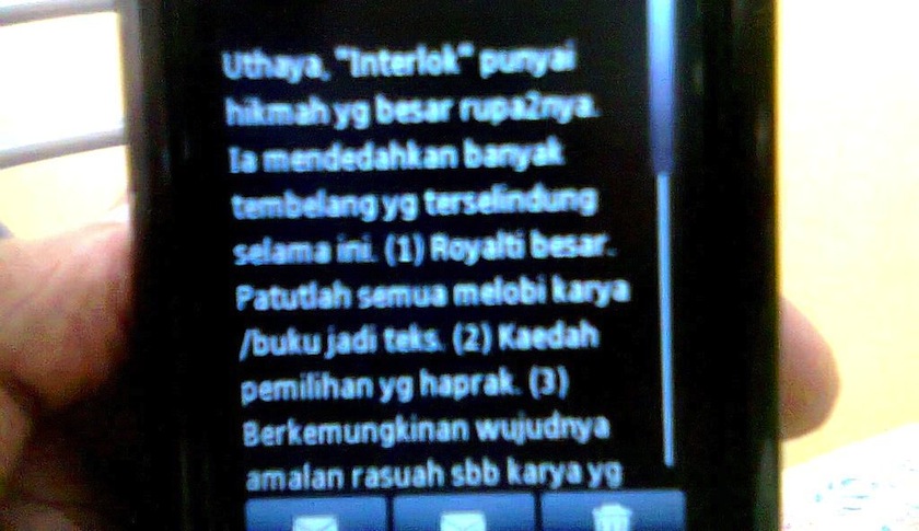 SMS berbentuk hasutan diterima daripada dua penulis Bukan Melayu. 