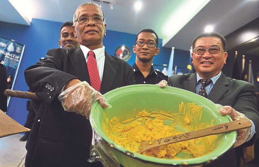 Noor Rashid (left) shows part of the drugs seized during the STING operation. u00e2u20acu201d Picture by Sayuti Zainudin