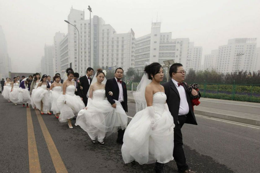 Couples tie the knot in China. u00e2u20acu201d Reuters pic
