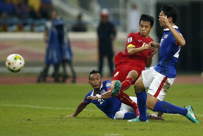 Vietnamu00e2u20acu2122s Nguyen Van Quyet (centre) scores the winning goal during the first leg of the Suzuki Cup 2014 semi-final against Malaysia at Shah Alam stadium in Shah Alam December 7, 2014. REUTERS/Olivia Harris