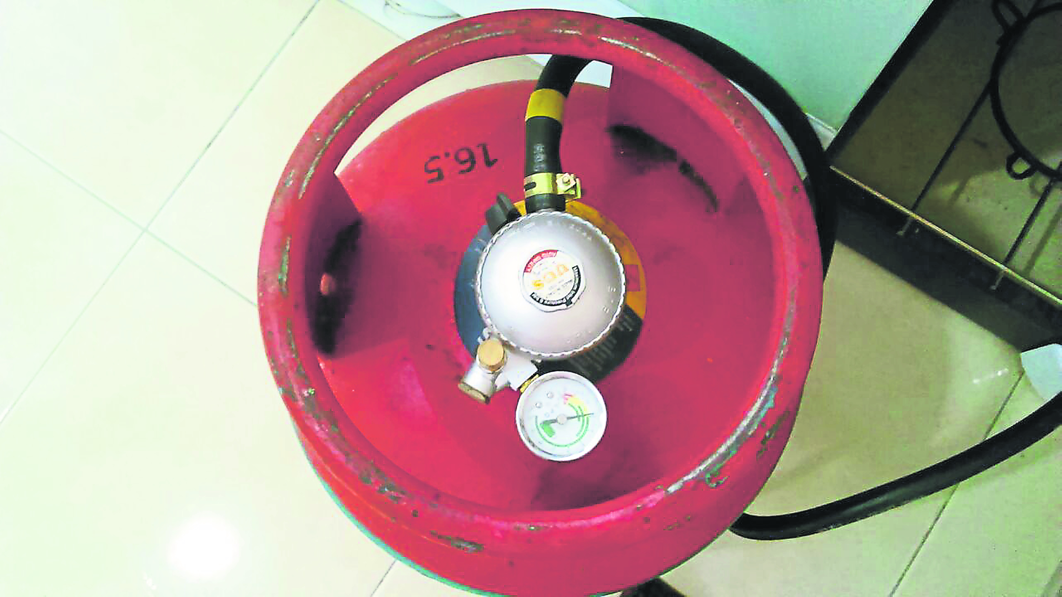 A pressure gauge can only detect pressure and the content. u00e2u20acu201d Picture by Zuraneeza Zulkifli