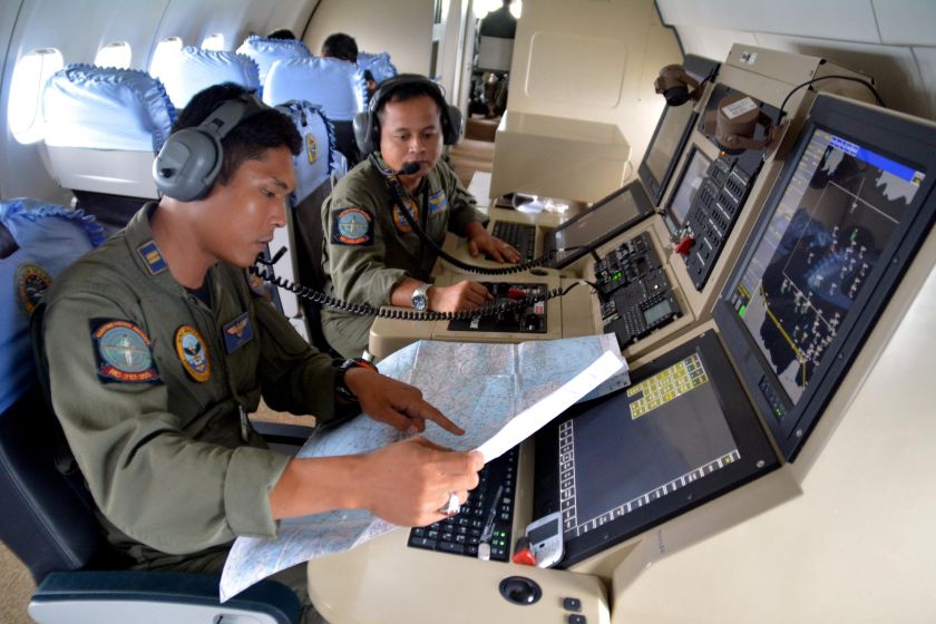 Military and rescue authorities monitor progress in the search for AirAsia Flight QZ8501 in the Mission Control Center inside the National Search and Rescue Agency in Jakarta  December 29, 2014. u00e2u20acu2022 Reuters pic 