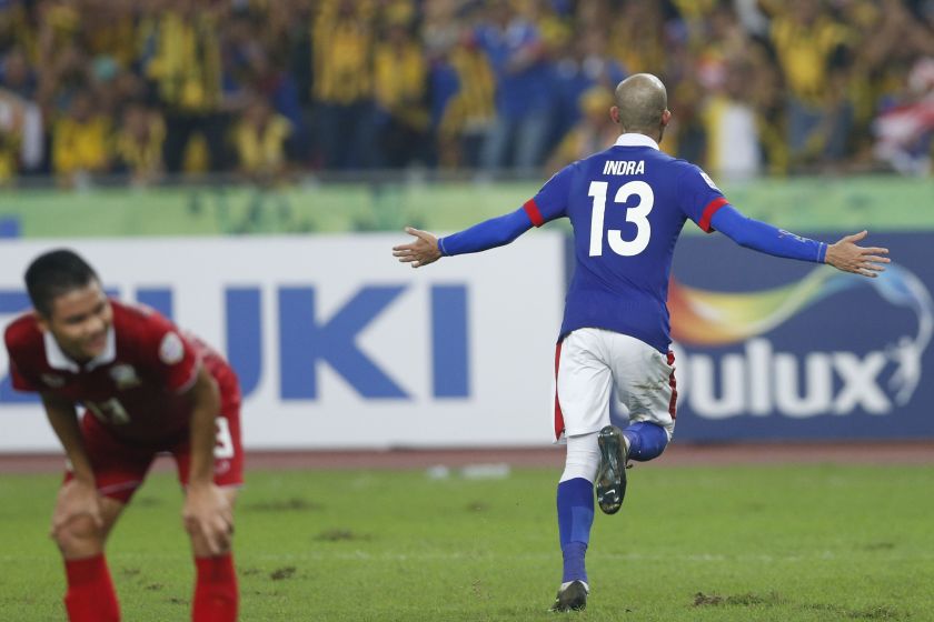 Malaysia's Indra Putra Mahayuddin (right) celebrates scoring against Thailand during their Suzuki Cup final football match at Bukit Jalil stadium in Kuala Lumpur December 20, 2014. u00e2u20acu201d Reuters pic