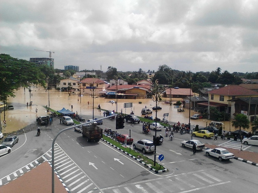 Parts of Kelantanu00e2u20acu2122s state capital, Kota Bharu, is submerged following floods that have forced over 90,000 people to evacuate their homes in the east coast of peninsular Malaysia, December 25, 2014. u00e2u20acu201d Picture by Malay Mail Online reader