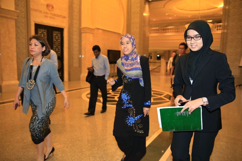 Nik Raina thanked the civil court's judges for their ruling that she called a 'good for future reference' of all Malaysians, especially Muslims working in bookstores. u00e2u20acu201d Picture by Saw Siow Feng