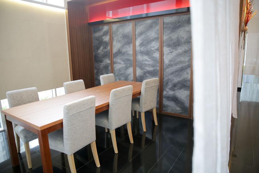 Diners can opt for the VIP rooms for privacy.