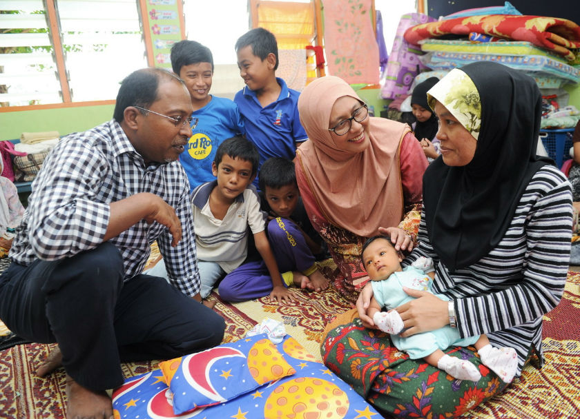 File picture shows Perak Menteri Besar Datuk Seri Dr Zambry Abd Kadir and his wife talking to flood victims at a relief centre at Sekolah Kebangsaan Changkat Jong in Teluk Intan, November 30, 2014. u00e2u20acu201d Bernama pic