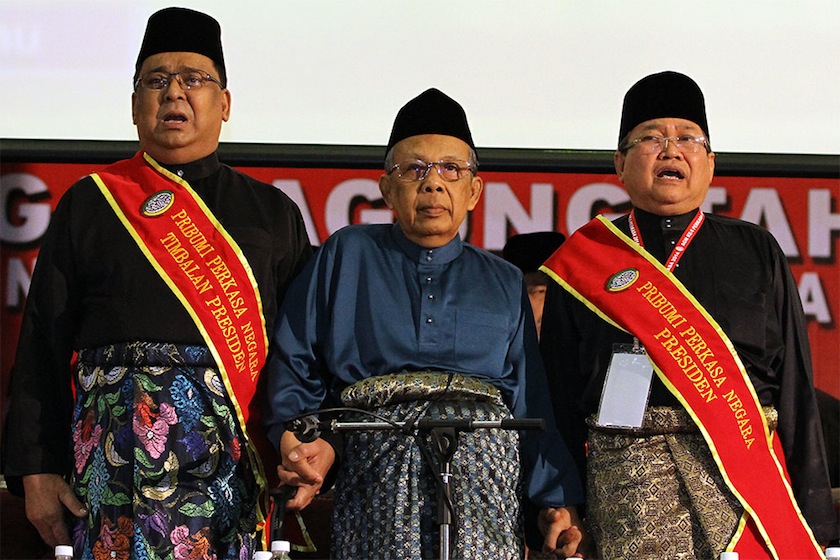 Former Chief Justice of Malaysia Tun Abdul Hamid Mohamad (Centre), Perkasa president Datuk Ibrahim Ali (right) and Perkasa deputy president Datuk Abdul Rahman Abu Bakar at Perkasa AGM in Kuala Lumpur, December 14, 2014. u00e2u20acu201du00c2u00a0Picture by Yusof Mat Isa