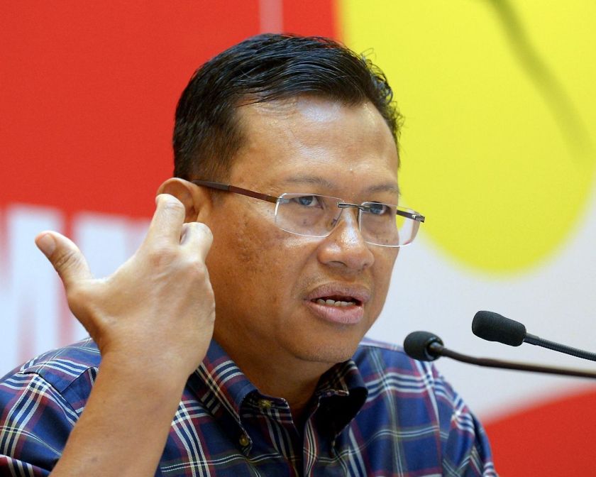 Communications and Multimedia Minister Datuk Seri Shabery Cheek says the MCMC will look into adjusting laws to cover seditious content on the Internet following Putrajaya's decision to retain the Sedition Act. u00e2u20acu2022 Bernama pic