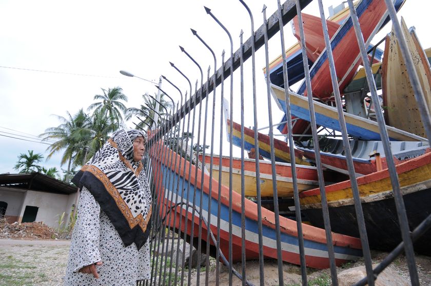Tombawan looking at the Tsunami monument at Kota Kuala Muda in Kedah.