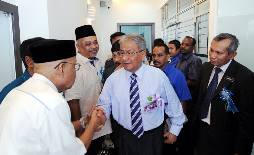 Domestic Trade, Cooperatives and Consumerism Minister Datuk Seri Hasan Malek. u00e2u20acu201d Bernama pic