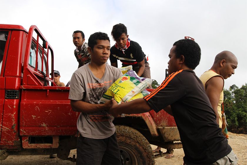 Volunteers are seen delivering flood relief aid to the Orang Asli village in Gua Musang.