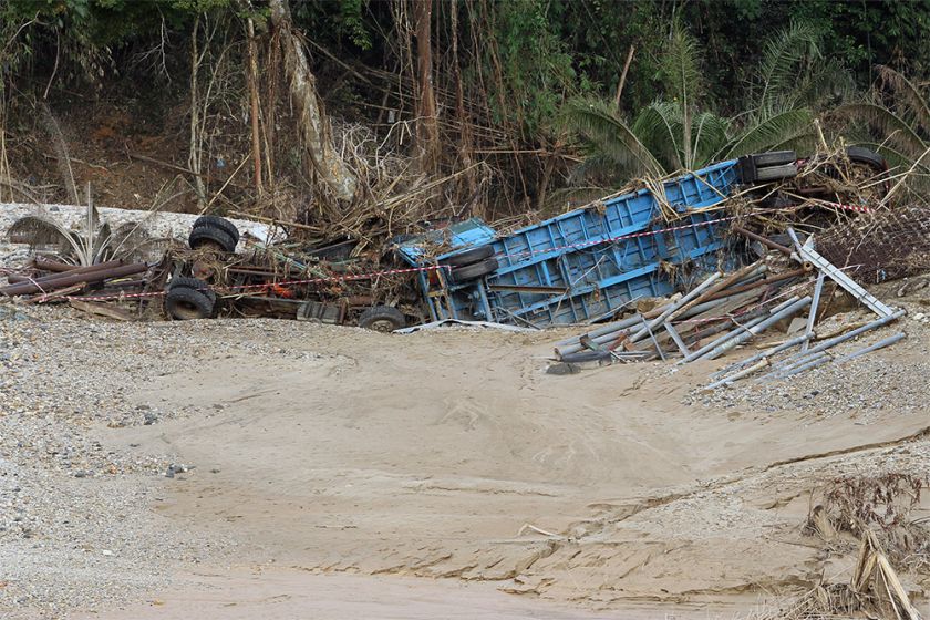 Sand mines are destroyed by the heavy floods. ― Pictures by Yusof Mat Isa