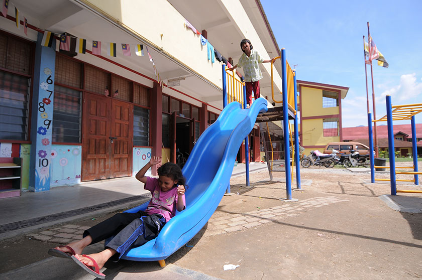 Children playing on a slide at the SK Sayong temporary relief centre in Kuala Kangsar, Perak. January 2, 2015. – Picture by K.E. Ooi