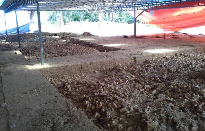 Tapak candi turut ditemui di Sungai Batu pada 2009.