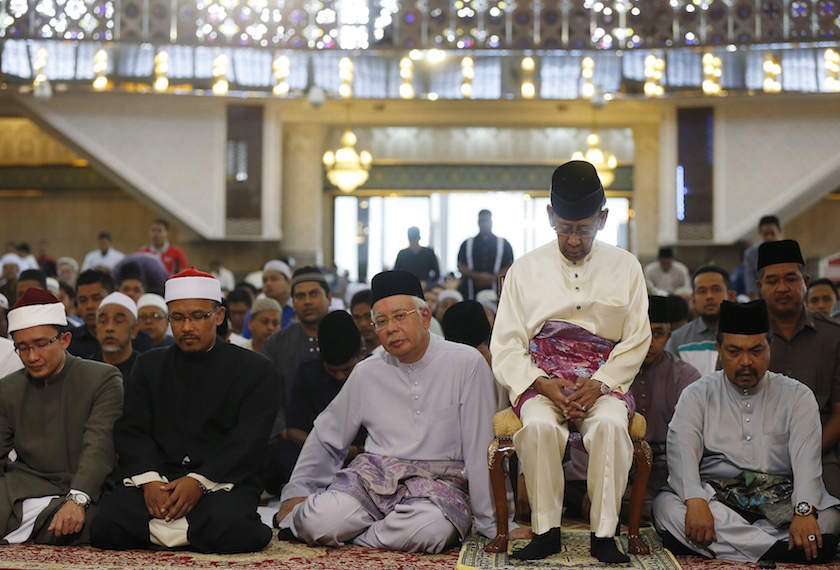 Yang di-Pertuan Agong Tuanku Abdul Halim Mu’adzam Shah performed the AidilAdha prayers at Masjid Aishah, Kampung Sungai Menghulu. — File pic